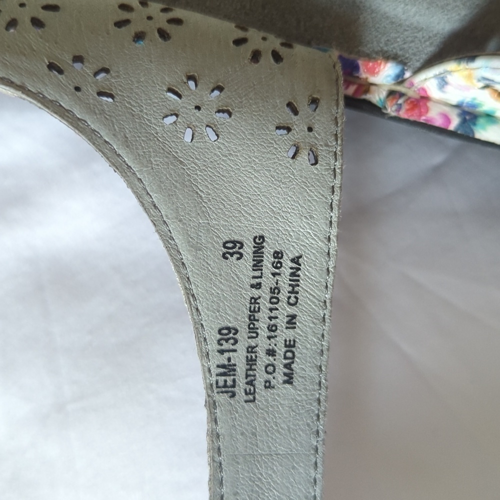 Algeria Jemma Perennial Women's size 39 shoes. Gently used. Excellent condition. - Picture 7 of 9